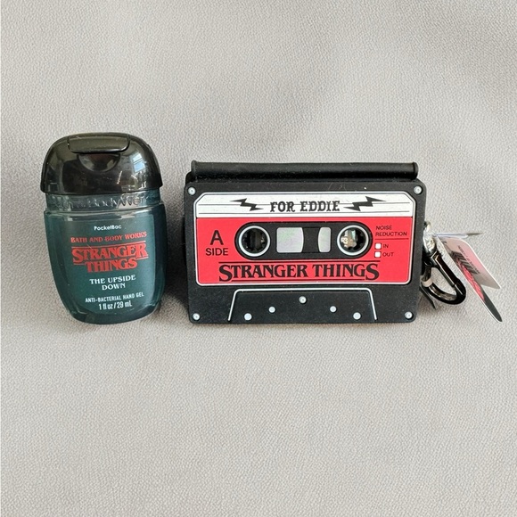 STRANGER THINGS *FOR EDDIE* POCKET BAC W/ 2 *THE UPSIDE DOWN * HAND SANITIZERS - Picture 1 of 4